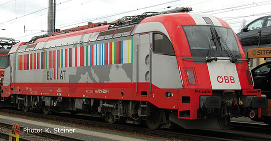 Electric locomotive  class Rh 1216 with "Europa" design (3-RAIL AC)<br /><a href='images/pictures/Roco/68487.jpg' target='_blank'>Full size image</a>